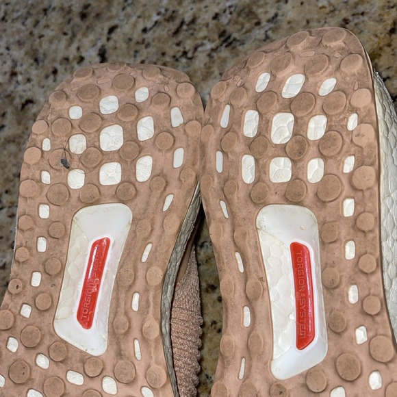 Adidas UltraBoost Laceless - Picture 8 of 9